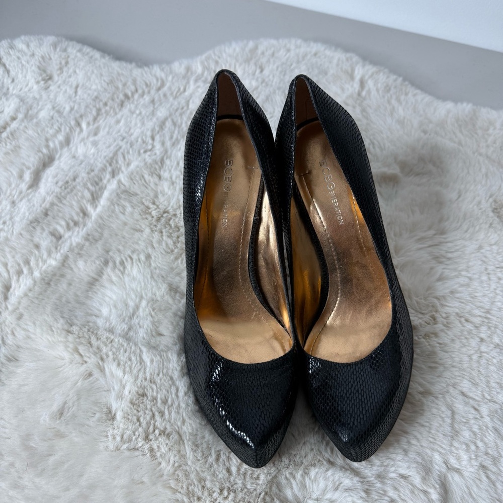 BCBGeneration Black‎ Snakeskin Heels - Picture 2 of 5